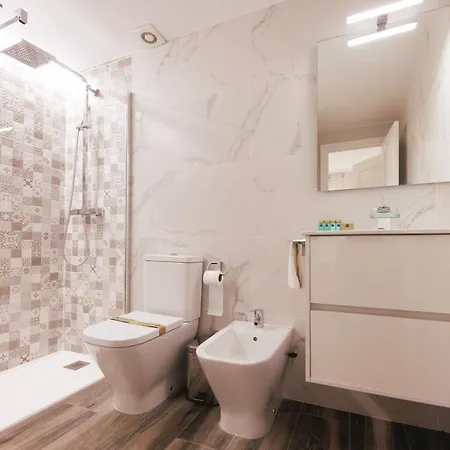 Bravissimo Pont De La Princesa, Comfortable 3-bedroom Apartment *