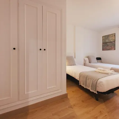 Bravissimo Pont De La Princesa, Comfortable 3-bedroom Apartment
